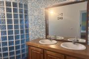 A louer grande villa F5 avec piscine, vue panoramique, jardin, parking pour 4 voitures à Bellepierre, proche CHU