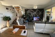 Bel appartement T3 Duplex de 71 m2 utiles avec varangue et pleine vue mer imprenable de toutes les pieces.