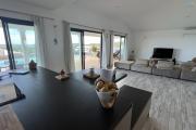 Jolie maison F5 de plain-pied avec piscine, vue mer et montagne, 100 m d'altitude, en impasse et sans vis à vis.