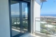 A louer ce bel appartement de type F4 sur la résidence CASTEL ROC au dernier étage vue mer sans vis à vis sur les hauteurs de bois de nèfles Sainte Clotilde.