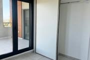 A louer ce bel appartement de type F4 sur la résidence CASTEL ROC au dernier étage vue mer sans vis à vis sur les hauteurs de bois de nèfles Sainte Clotilde.