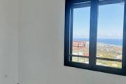 A louer ce bel appartement de type F4 sur la résidence CASTEL ROC au dernier étage vue mer sans vis à vis sur les hauteurs de bois de nèfles Sainte Clotilde.
