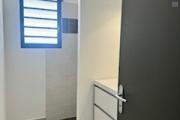 A louer ce bel appartement de type F4 sur la résidence CASTEL ROC au dernier étage vue mer sans vis à vis sur les hauteurs de bois de nèfles Sainte Clotilde.
