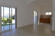 a louer appartement F3 en rez-de-chaussée dans un quartier très calme, à Saint Pierre , sortie sud à  5 minutes du CHU SUD.