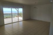 A LOUER VILLA F8/9 DE 160 M2 HABITABLE AVEC PISCINE ET BELLE VUE MER A ST PAUL
