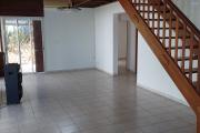 A louer à Saint Joseph secteur de Manapany les Bains villa F5 avec piscine dans un lotissement calme - A-louer-villa-F4