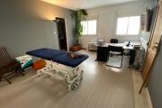 A louer local professionnel rue du général de Gaulle à St Denis, proche centre ville idéal pour profession médicale ou para médicale, bureaux pro....