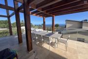 Grande maison de 2023 F4 (RDC) + bas de maison (RDJ) avec piscine, vues mer et montagne imprenables.