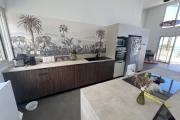 Grande maison de 2023 F4 (RDC) + bas de maison (RDJ) avec piscine, vues mer et montagne imprenables.