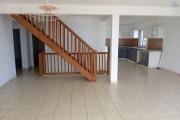 A LOUER VILLA F8/9 DE 160 M2 HABITABLE AVEC PISCINE ET BELLE VUE MER A ST PAUL