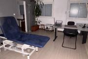 A louer local professionnel rue du général de Gaulle à St Denis, proche centre ville idéal pour profession médicale ou para médicale, bureaux pro....