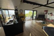 Maison originale de type F4 en R+1 avec une magnifique vue mer et montagne proche de l’hypercentre.