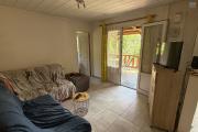 A Langevin une maison F4 + studio indépendant, vue mer, piscine hors sol, patio, à proximité de la route nationale et de l'océan.
