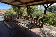 A Langevin une maison F4 + studio indépendant, vue mer, piscine hors sol, patio, à proximité de la route nationale et de l'océan.