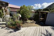 A Langevin une maison F4 + studio indépendant, vue mer, piscine hors sol, patio, à proximité de la route nationale et de l'océan.