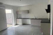 A louer appartement de type T4 au rez de chaussée dans une petite impasse.