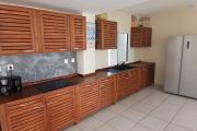 A VENDRE SUPERBE VILLA  F4 IDEALEMENT SITUEE EN BORD DE MER DE SAINT-PAUL