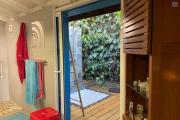 En vente belle maison d'architecte à la Montagne, avec piscine et beau jardin.