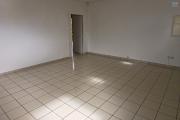 A LOUER un beau local professionnel ou commercial de 42 m2 sur Bernica à Saint-Gilles Les Hauts