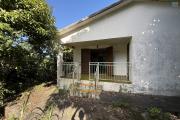 Maisons F3 + F5+ implantées sur 1260 m2 de terrain, en impasse et bord de ravine sans vis à vis.