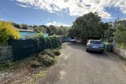 Maisons F3 + F5+ implantées sur 1260 m2 de terrain, en impasse et bord de ravine sans vis à vis.