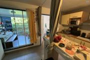 Beau studio de 23,65 m2 + 9 m2 de varangue, au deuxième étage de la résidence sécurisée Les Jardins de la Rivière, achat pour un investissement locatif uniquement.
