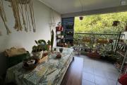Beau studio de 23,65 m2 + 9 m2 de varangue, au deuxième étage de la résidence sécurisée Les Jardins de la Rivière, achat pour un investissement locatif uniquement.