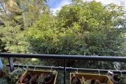 Beau studio de 23,65 m2 + 9 m2 de varangue, au deuxième étage de la résidence sécurisée Les Jardins de la Rivière, achat pour un investissement locatif uniquement.