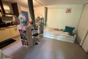 Beau studio de 23,65 m2 + 9 m2 de varangue, au deuxième étage de la résidence sécurisée Les Jardins de la Rivière, achat pour un investissement locatif uniquement.