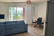 A Louer bel appartement de type F4 en duplex meublé résidence les jardins de la Roseraies avec piscine Sainte Clotilde La Bretagne.