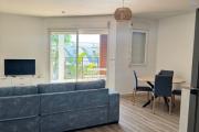 A Louer bel appartement de type F4 en duplex meublé résidence les jardins de la Roseraies avec piscine Sainte Clotilde La Bretagne.