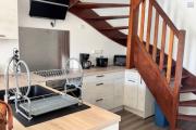 A Louer bel appartement de type F4 en duplex meublé résidence les jardins de la Roseraies avec piscine Sainte Clotilde La Bretagne.