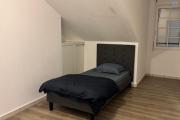 A Louer bel appartement de type F4 en duplex meublé résidence les jardins de la Roseraies avec piscine Sainte Clotilde La Bretagne.