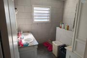 Maison familiale avec piscine à reprendre en main – La Rivière Saint-Louis