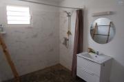 A LOUER appartement de type T3 + cour sur Trois Bassins