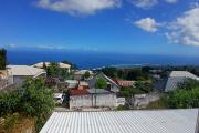 A LOUER appartement de type T3 + cour sur Trois Bassins
