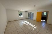 Rare et exceptionnel à vendre magnifique et grand appartement d'environ 64 m² avec terrain d'environ 100 m² au Tampon proche centre ville