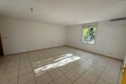 Rare et exceptionnel à vendre magnifique et grand appartement d'environ 64 m² avec terrain d'environ 100 m² au Tampon proche centre ville
