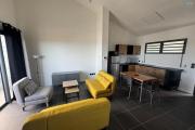 A louer studios neufs, MEUBLE ET EQUIPE haut de gamme le Tampon centre ville