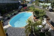 Grande propriété F5+ en R+1 avec piscine, garage, pleine vue mer située entre les Avirons et Etang Salé Les Hauts à la Ravine Sèche.