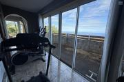 Grande propriété F5+ en R+1 avec piscine, garage, pleine vue mer située entre les Avirons et Etang Salé Les Hauts à la Ravine Sèche.