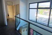 A LOUER charmante maison à étage de type F4 de 121 m2 SH avec PISCINE au sel sur LE PORT ( côté Possession)