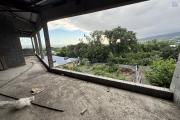 Immeuble de 538 m² en fin de construction, situé entre St Louis et La Riviere, à 150 m d'altitude, en R+2, avec vue mer et montagne imprenable.
