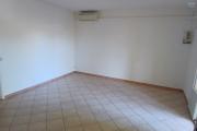 A LOUER spacieux appartement F2 de 63 m2 de SH avec cour sur Saint-Paul à 5 mn à pieds du front de mer à 783, 87 euros!!