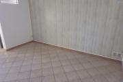 A LOUER spacieux appartement F2 de 63 m2 de SH avec cour sur Saint-Paul à 5 mn à pieds du front de mer à 783, 87 euros!!