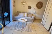 A louer studio meublé (à l'année) à Ste Clotilde residence Lobellia  .