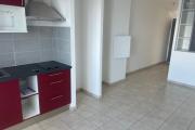 A louer jolie petit studio proche du lycée des AVIRONS