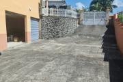BELLE VILLA AVEC 4 CHAMBRES, GRAND GARAGE, JARDIN CLOTURÉ