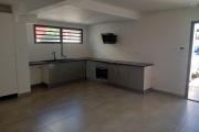 A LOUER APPARTEMENT F3 EN REZ DE JARDIN DE 79 M2 DE SURFACE DANS UNE RESIDENCE RECENTE A LA SALINE LES HAUTS