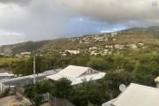 A vendre appartement T3 au centre ville de la Possession avec belle vue montagne.